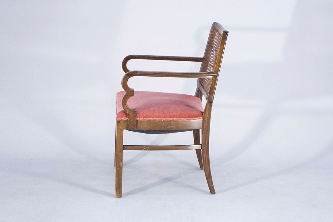 Foto Art Deco Armchair with Double Arch Shaped Armrests and Plaited Basket Backrest