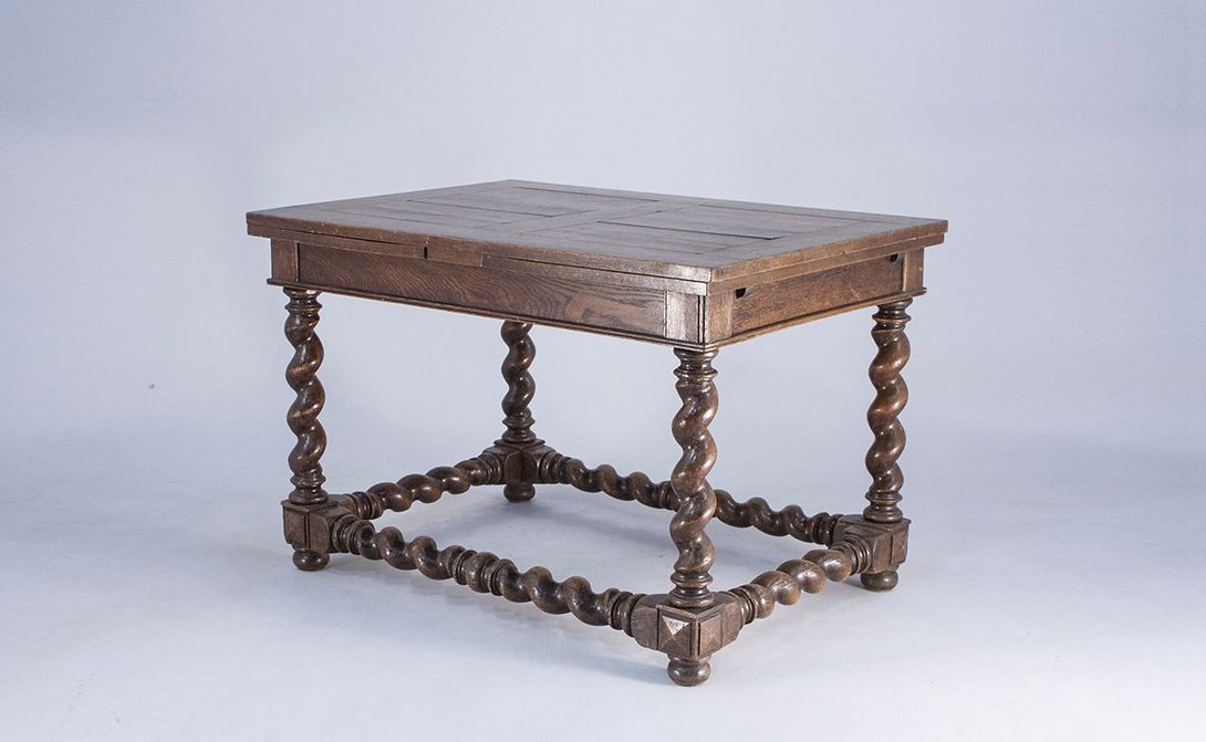 Foto Antique Table with Helical Carved Legs ​h80x86x121