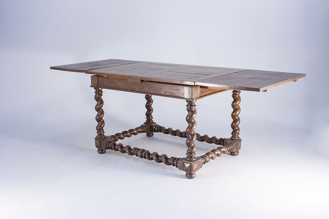 Foto Antique Table with Helical Carved Legs ​h80x86x121