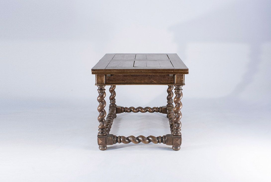 Foto Antique Table with Helical Carved Legs ​h80x86x121