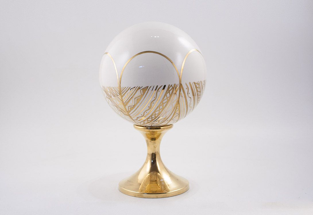 Foto Porcelain Bowl on Stand