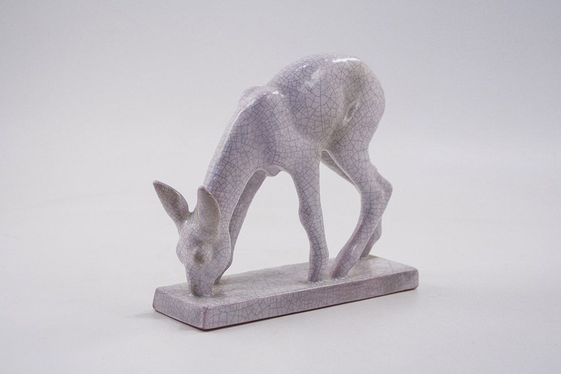 Foto White Porcelain Deer Sculpture