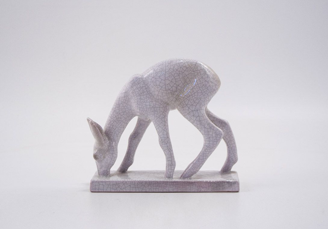 Foto White Porcelain Deer Sculpture