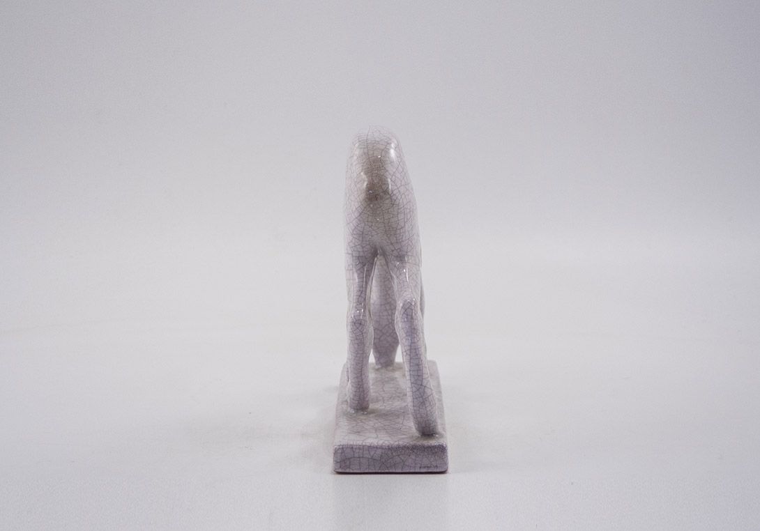 Foto White Porcelain Deer Sculpture