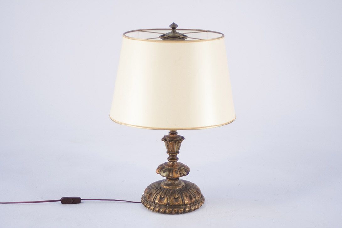 Foto Table Lamp with Golden Carved Stand h60