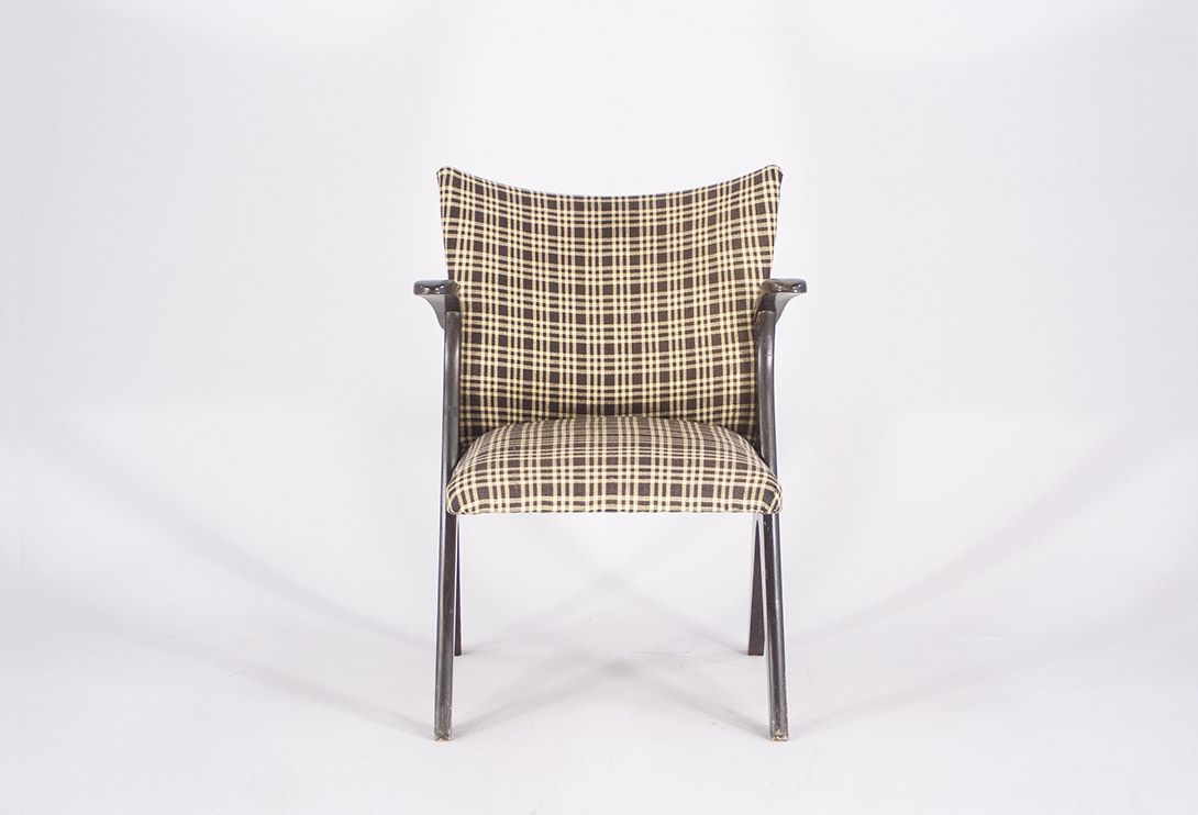 Foto Armchair with Checked Upholstery