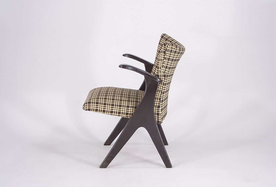 Foto Armchair with Checked Upholstery