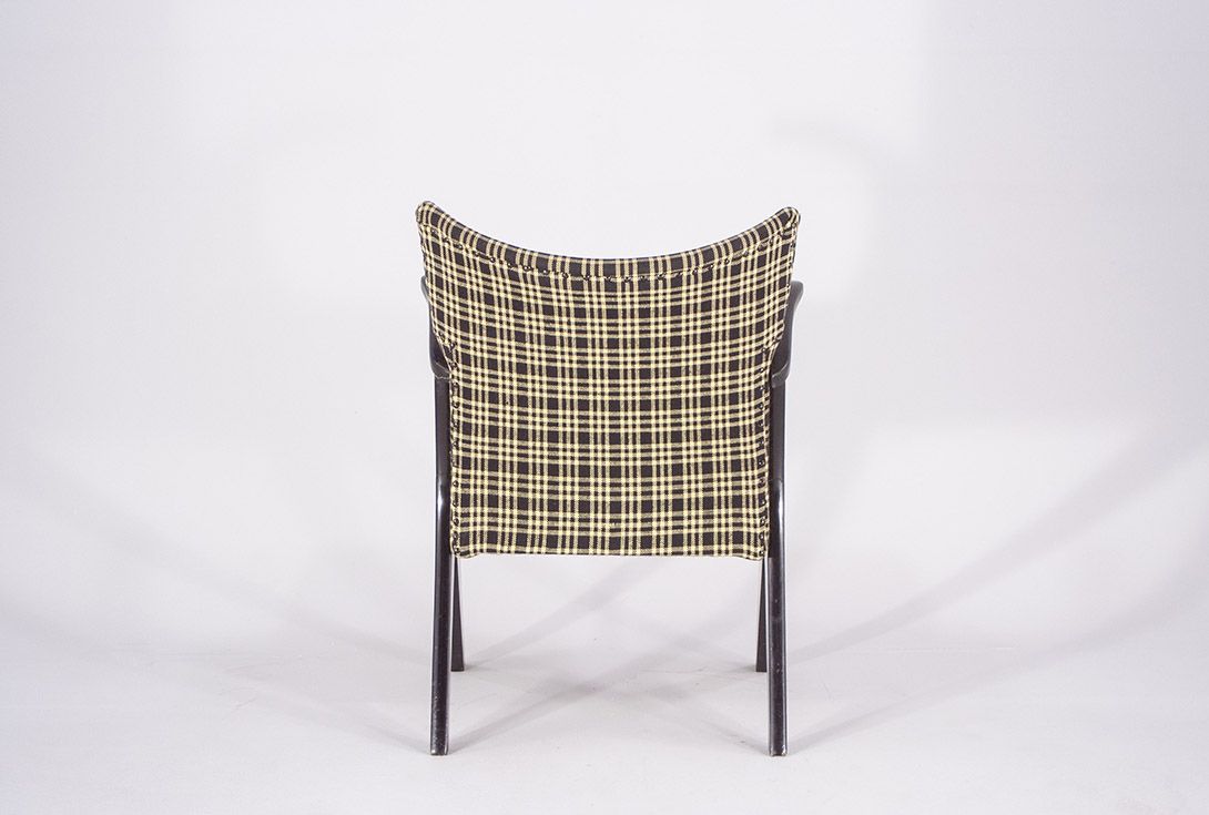 Foto Armchair with Checked Upholstery