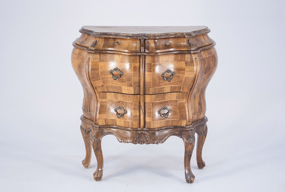 Foto Rococo Commode with Marquetry 1810