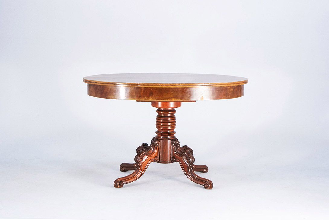 Foto Oval Dining Table with Curved Legs ​h74x115x83