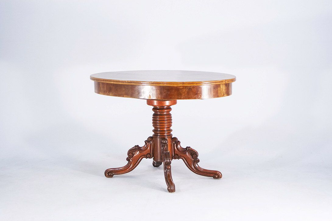 Foto Oval Dining Table with Curved Legs ​h74x115x83