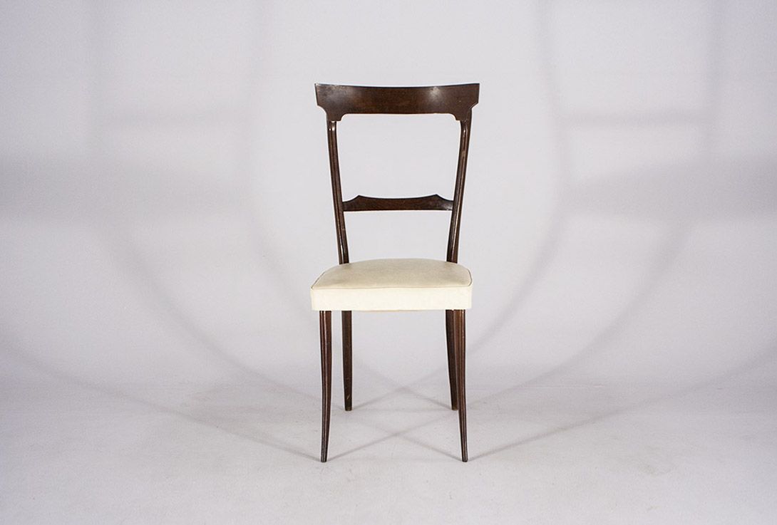 Foto Wooden Chair with White Seat
