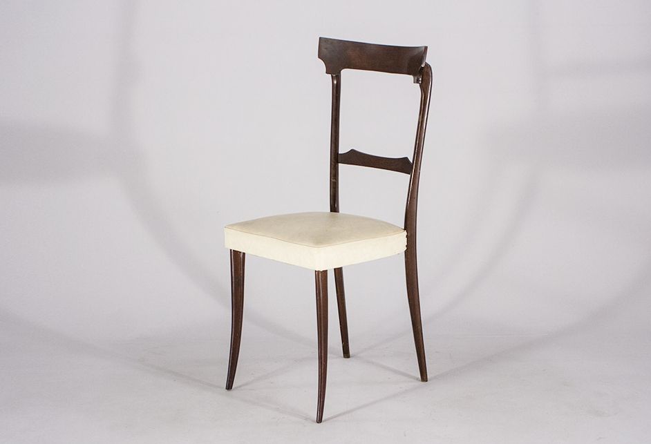 Foto Wooden Chair with White Seat
