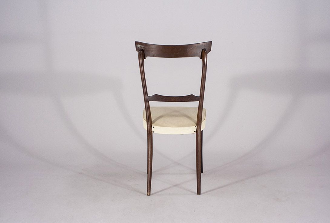 Foto Wooden Chair with White Seat