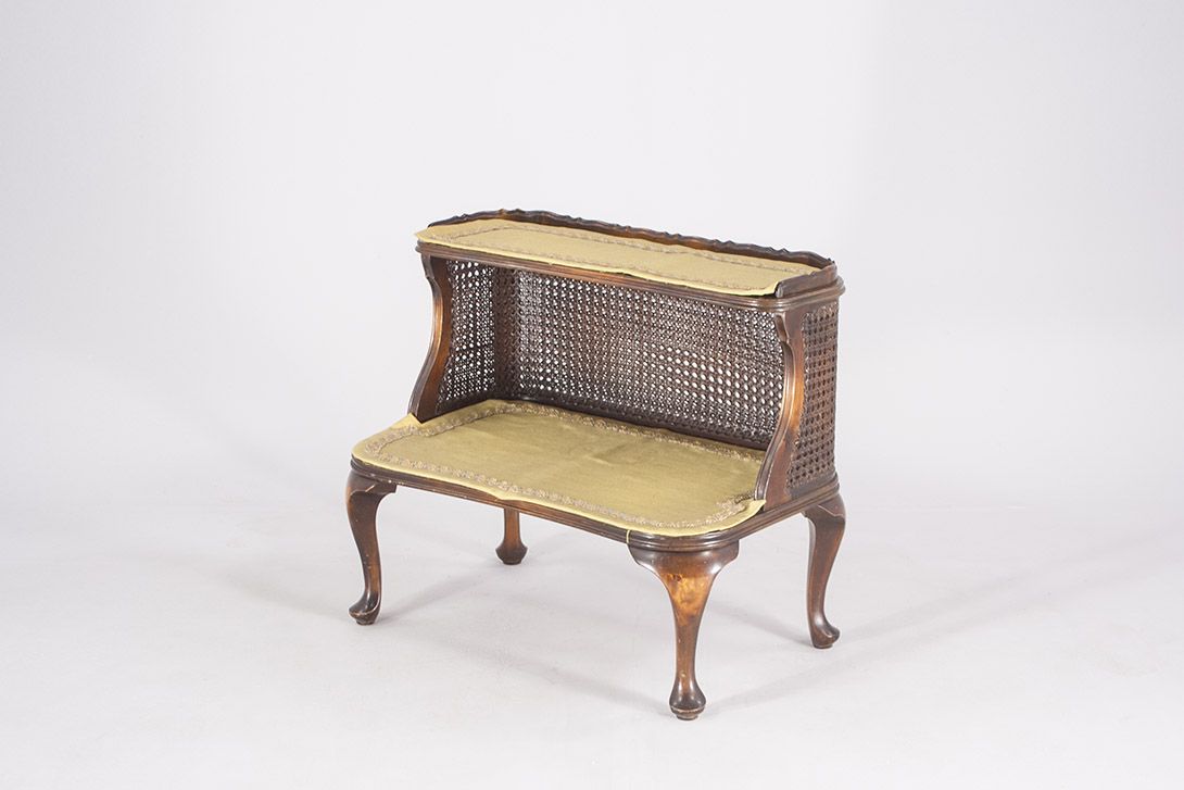 Foto Small Decorative Chippendale Shelf 1925