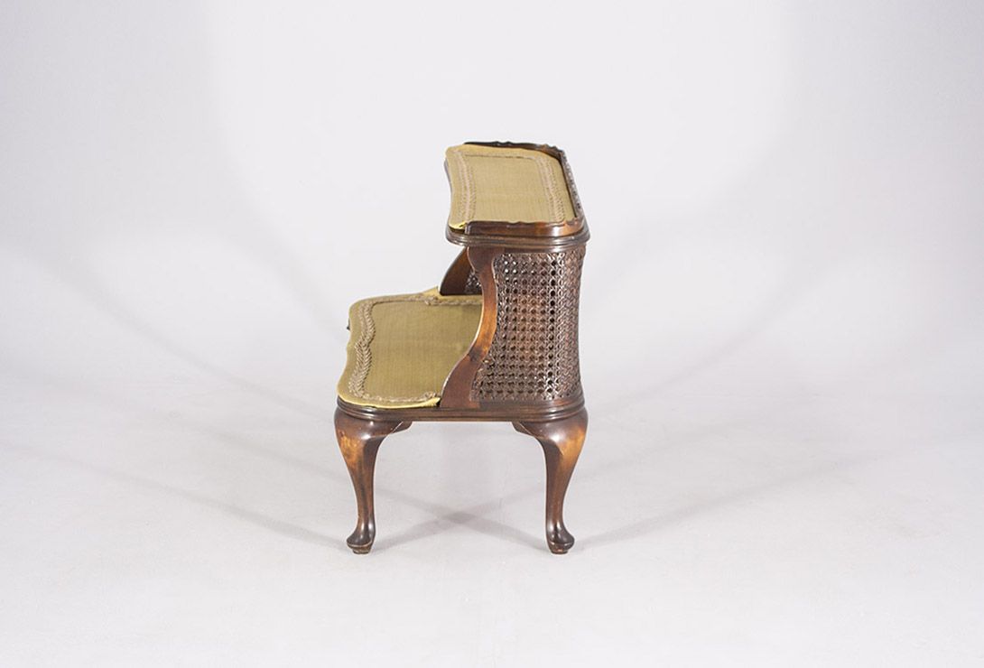 Foto Small Decorative Chippendale Shelf 1925