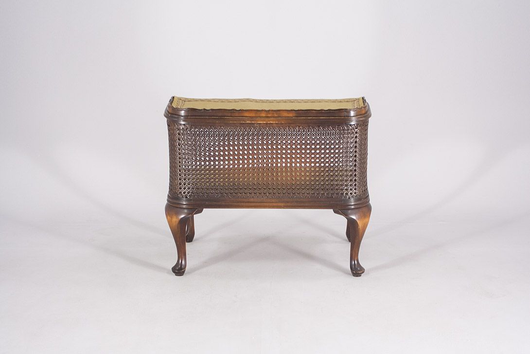 Foto Small Decorative Chippendale Shelf 1925