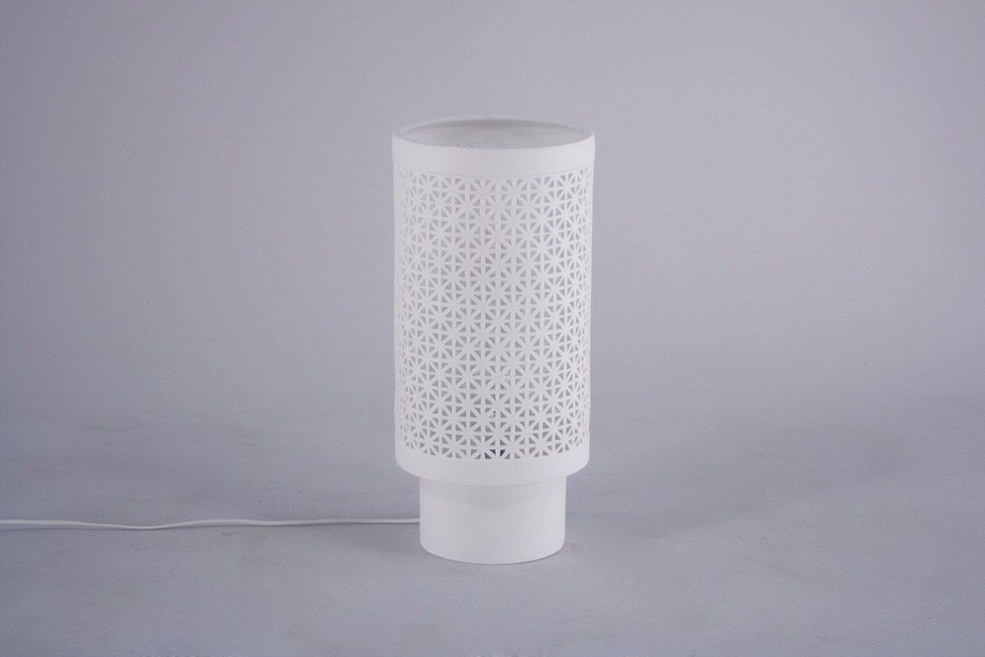 Foto White Table Lamp with Cut-Out Pattern ​h46