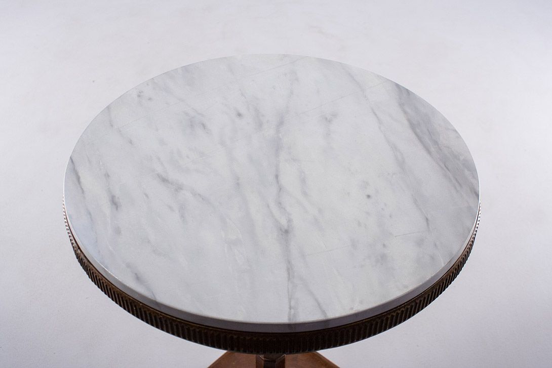 Foto Art Deco Cherrywood Side Table with Painted Marble Top ​h78x60