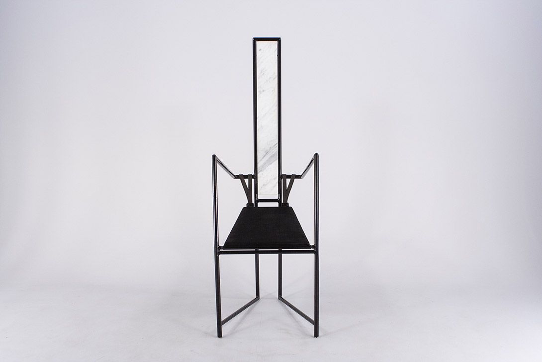 Foto Italian Superior Memphis Armchair with High Narrow Marble Backrest 1980