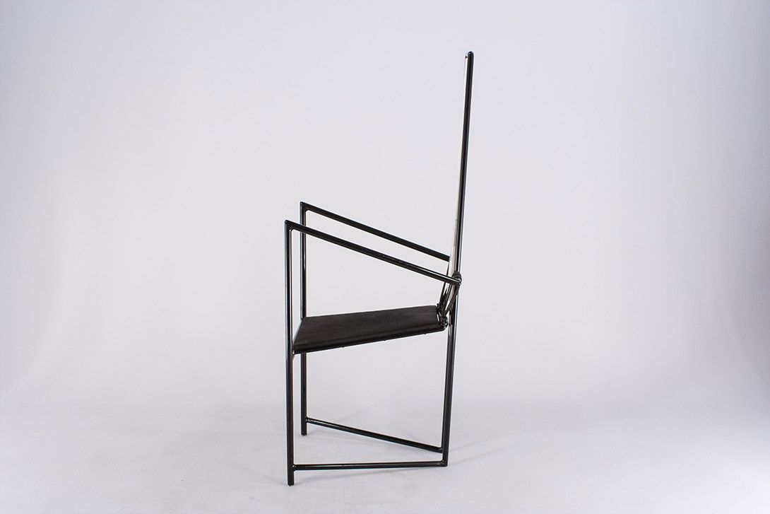 Foto Italian Superior Memphis Armchair with High Narrow Marble Backrest 1980