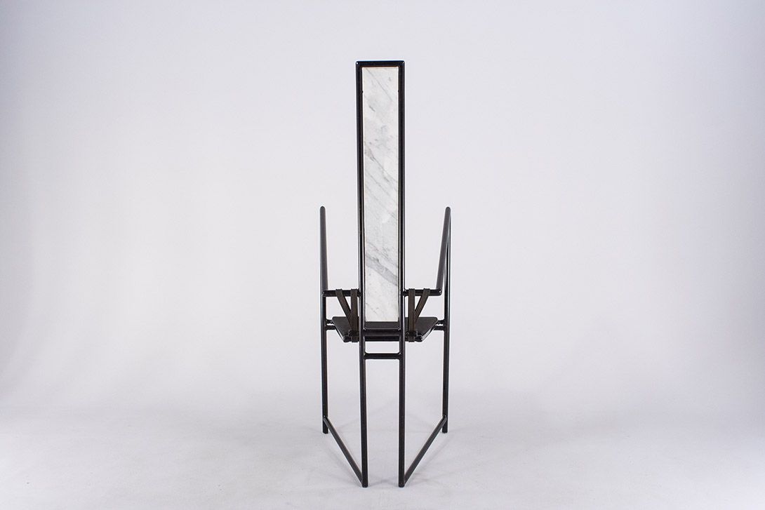 Foto Italian Superior Memphis Armchair with High Narrow Marble Backrest 1980