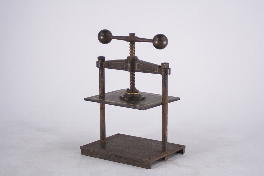Foto Antique Metal Book Press Bavaria 1870 h53x37x28