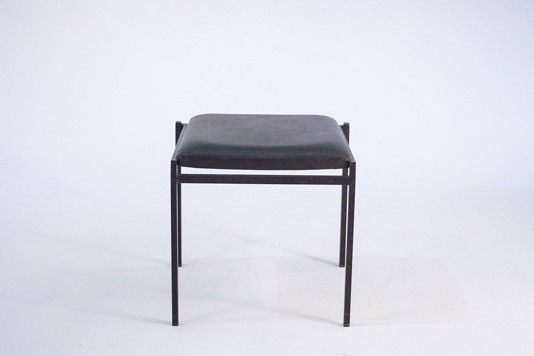 Foto Black Classic Modern Staple Stool 1965 h55x47x43