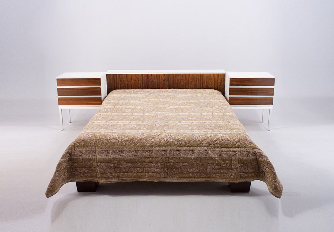 Foto King Size Bed with Rosewood Headboard and Two Bedside Tables Germany 1963
