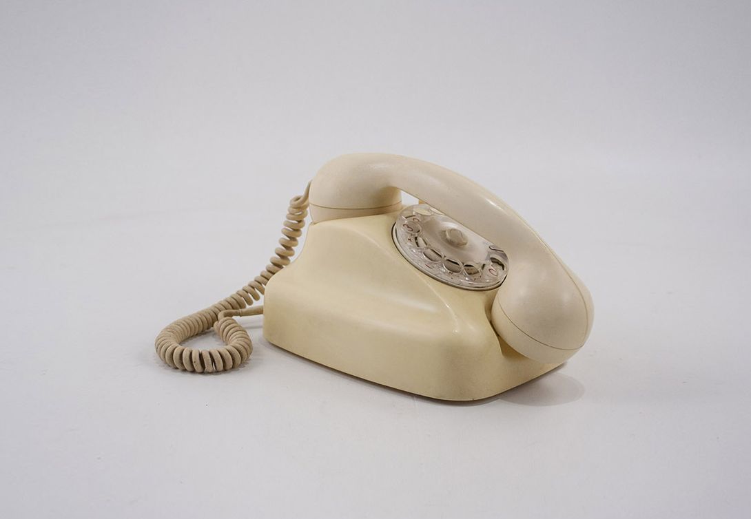 Foto Beige Telephone with Dial