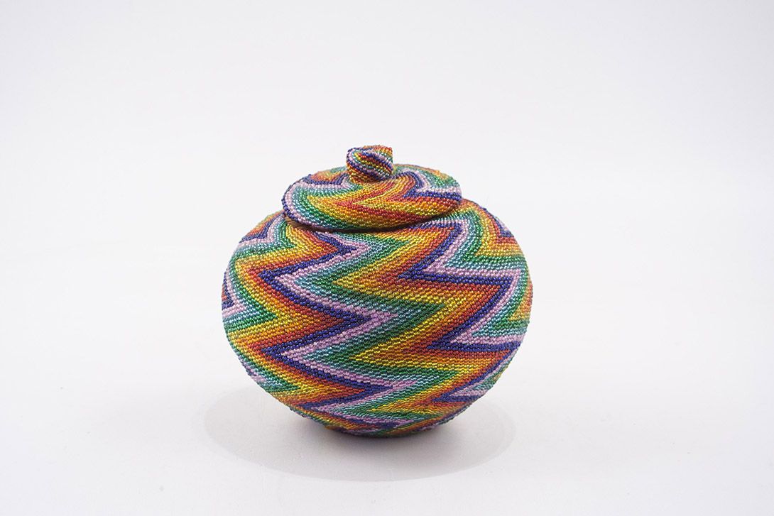 Foto Basket Decorated with Colorful Pearls h15x17