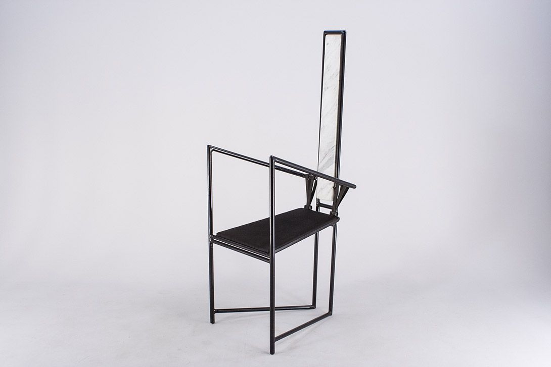 Foto Italian Superior Memphis Armchair with High Narrow Marble Backrest 1980