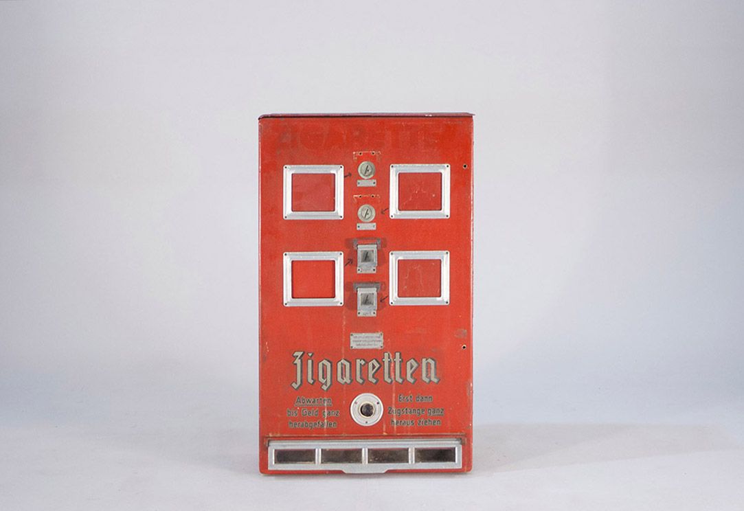 Foto Old German Cigarette Machine
