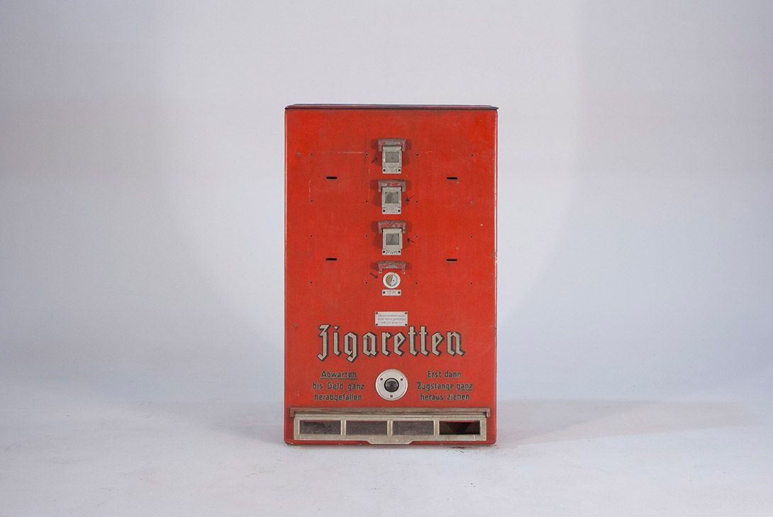 Foto Old Cigarette Machine