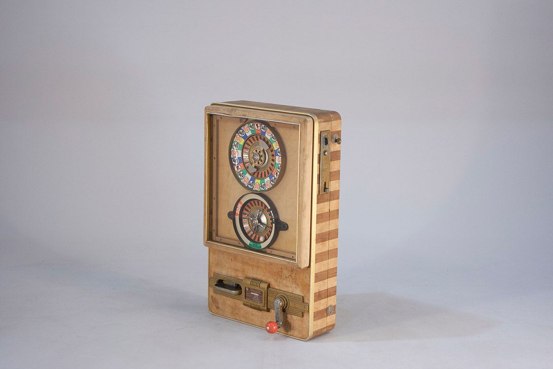 Foto Wooden Slot Machine Germany 1948