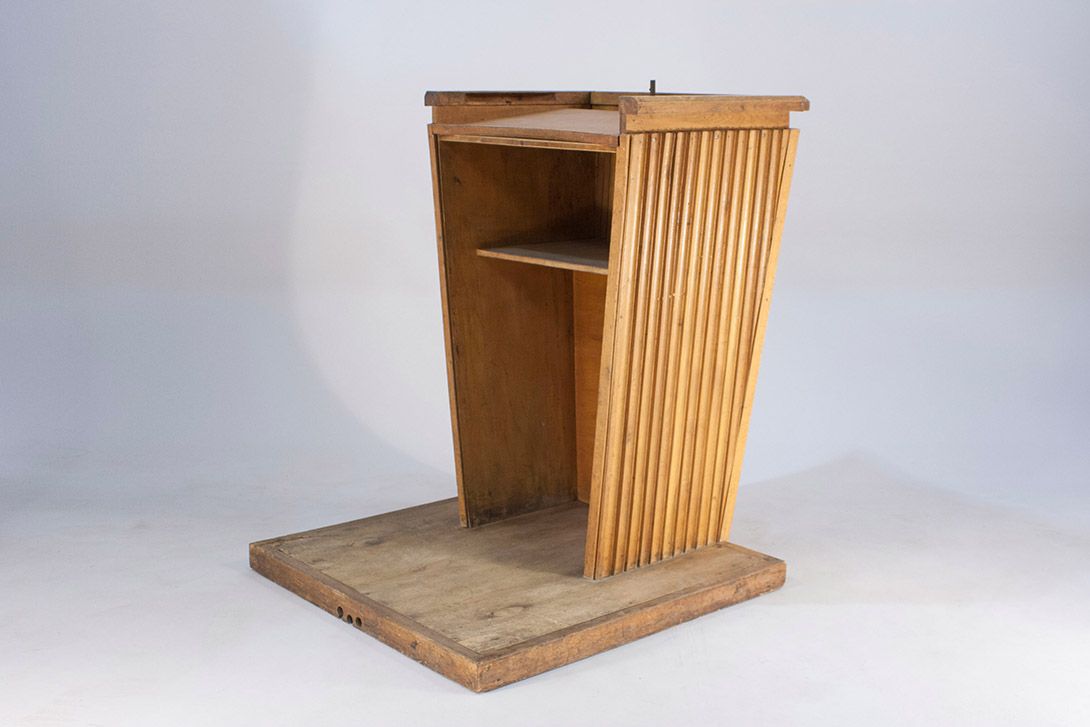 Foto Wooden Lectern Prague 1955 h120x100x95