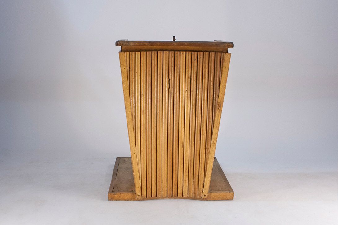 Foto Wooden Lectern Prague 1955 h120x100x95