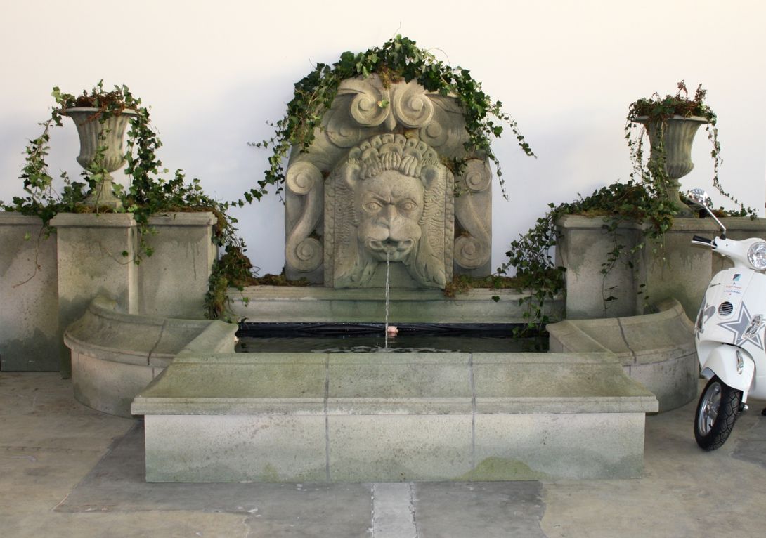 Foto Antique Fountain Spring of Pellegrino Replica 600 x 300