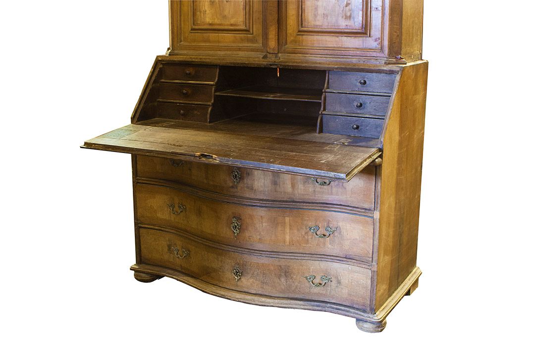 Foto Massive Baroque Oak Cabinet with Secretary 1780