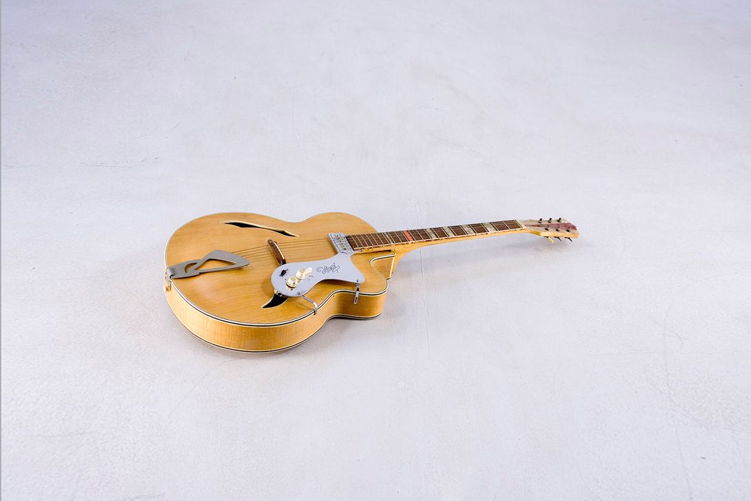 Foto Wooden Light Brown Blues Guitar Hopf US 1968 ​ h108x44x12