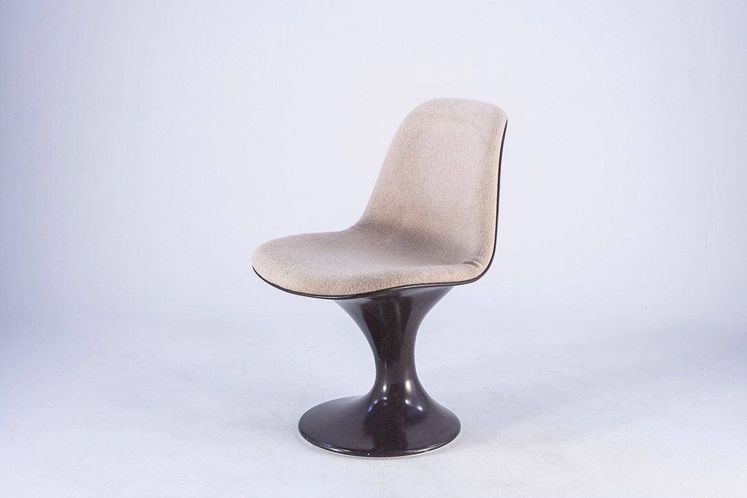Foto Beige Nelson Orbit Side Chair with Brown Shell on Tulip Base