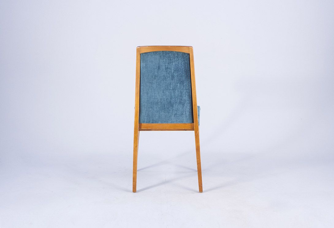 Foto Blue Velvet Dining Chair with Wooden Frame Italy 1965