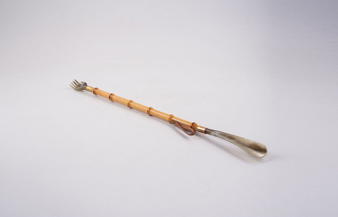 Foto Shoehorn and Backscratcher in One