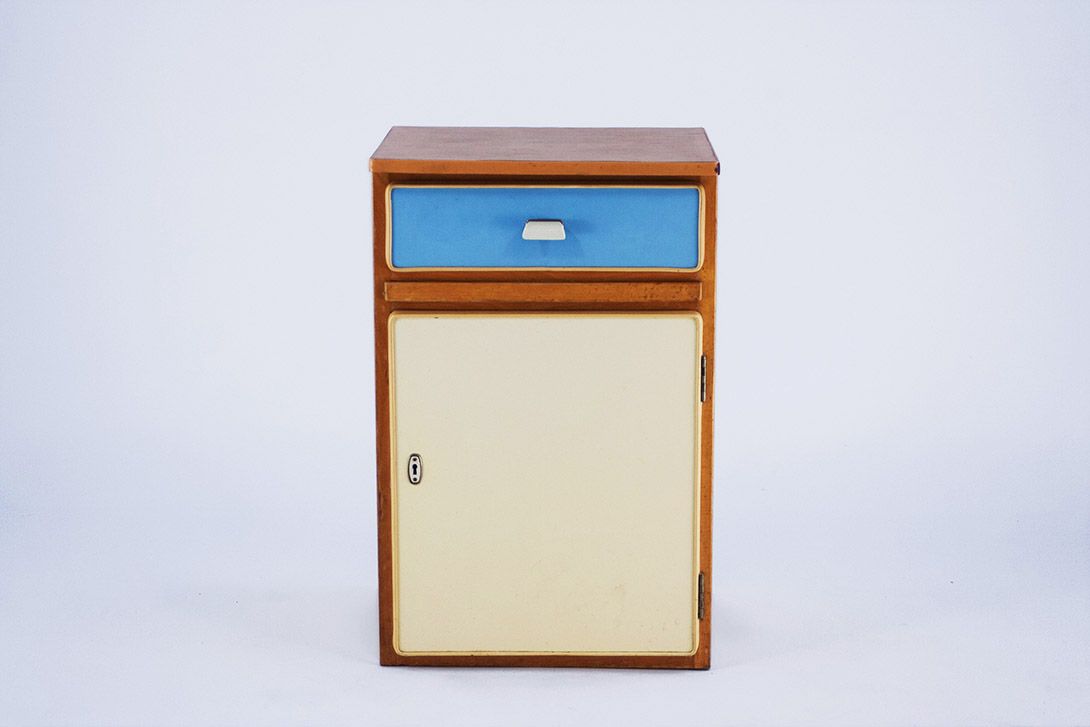 Foto Small Bicolor Kitchen Cabinet East Germany 1957