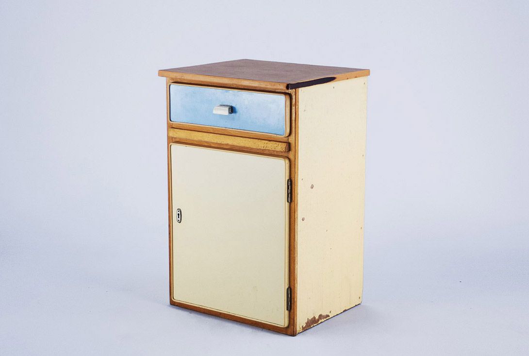 Foto Small Bicolor Kitchen Cabinet East Germany 1957