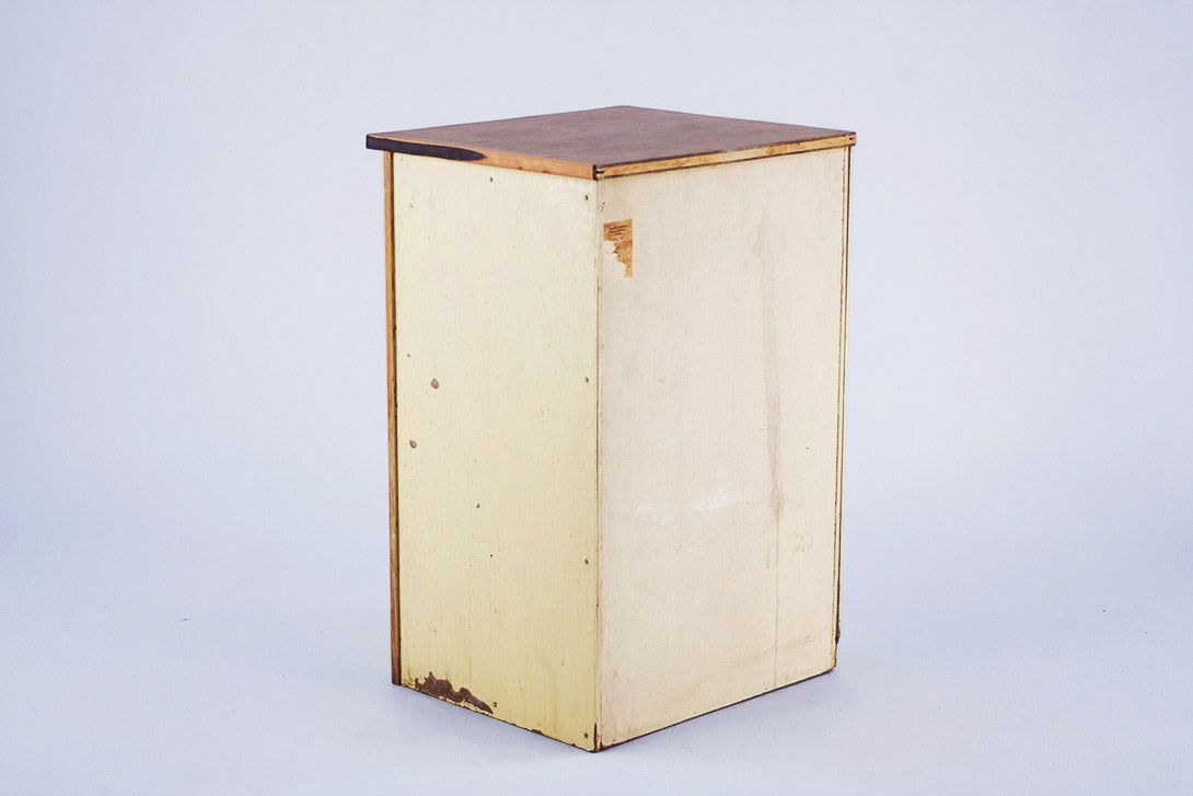 Foto Small Bicolor Kitchen Cabinet East Germany 1957