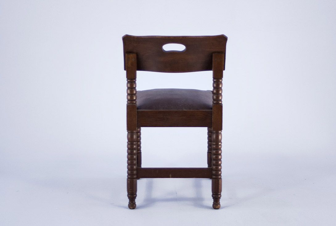 Foto Robust, Cheeky Wooden Kitchen Chair with Chunky Beaded Legs