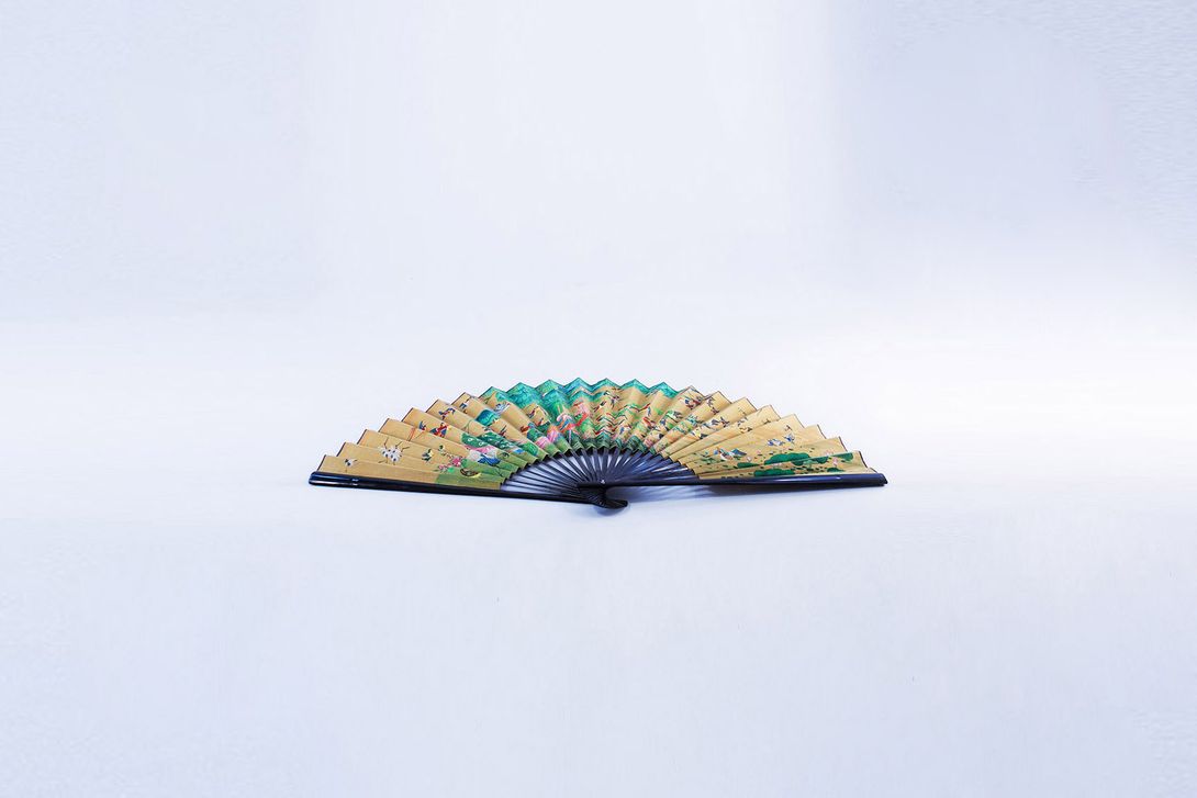 Foto Huge Colorful Japanese Fan ​H90x165