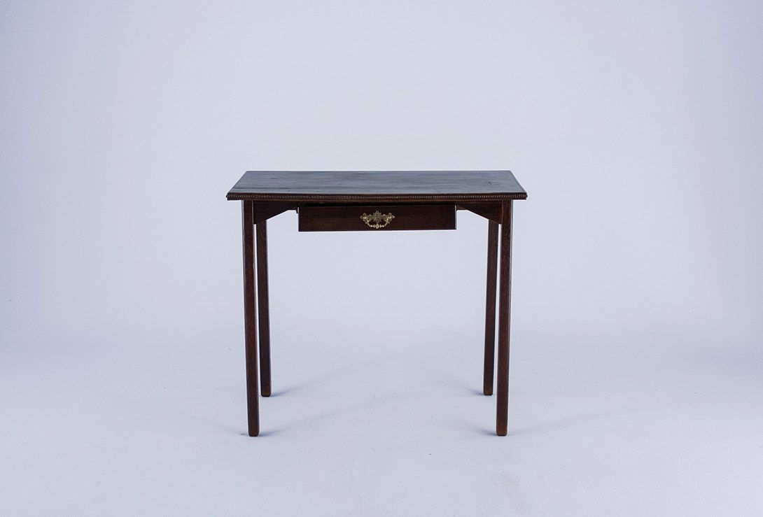 Foto Small Art Deco Lady Desk with Leather Inlayed Surface 1930 h71x83x48