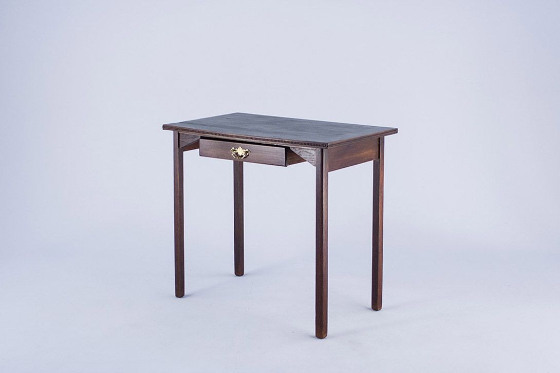 Foto Small Art Deco Lady Desk with Leather Inlayed Surface 1930 h71x83x48